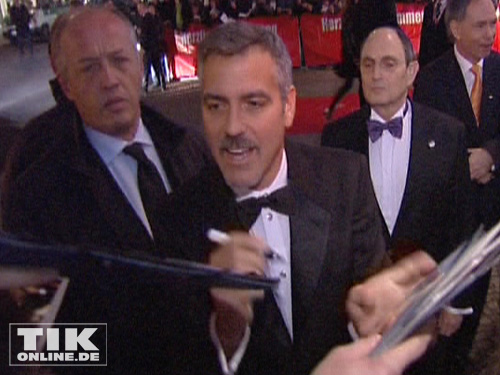 George Clooney beglückt mit Bart seine deutschen Fans in ...