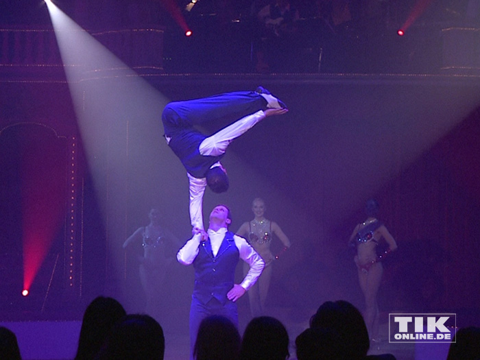 Die Artisten des Roncalli Weihnachtscircus 2014 beeindrucken mit tollen Darbietungen