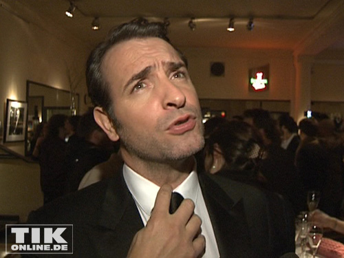 Jean Dujardin im Interview bei der „The Artist" Premiere ...